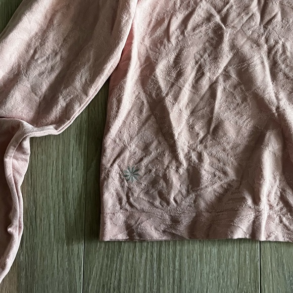 Athleta Girl Light Pink Long Sleeve Jacquard Textured Sport Shirt - Size XL - Picture 7 of 7